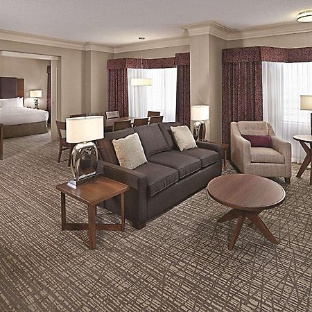 Doubletree By Hilton West Edmonton Exterior foto