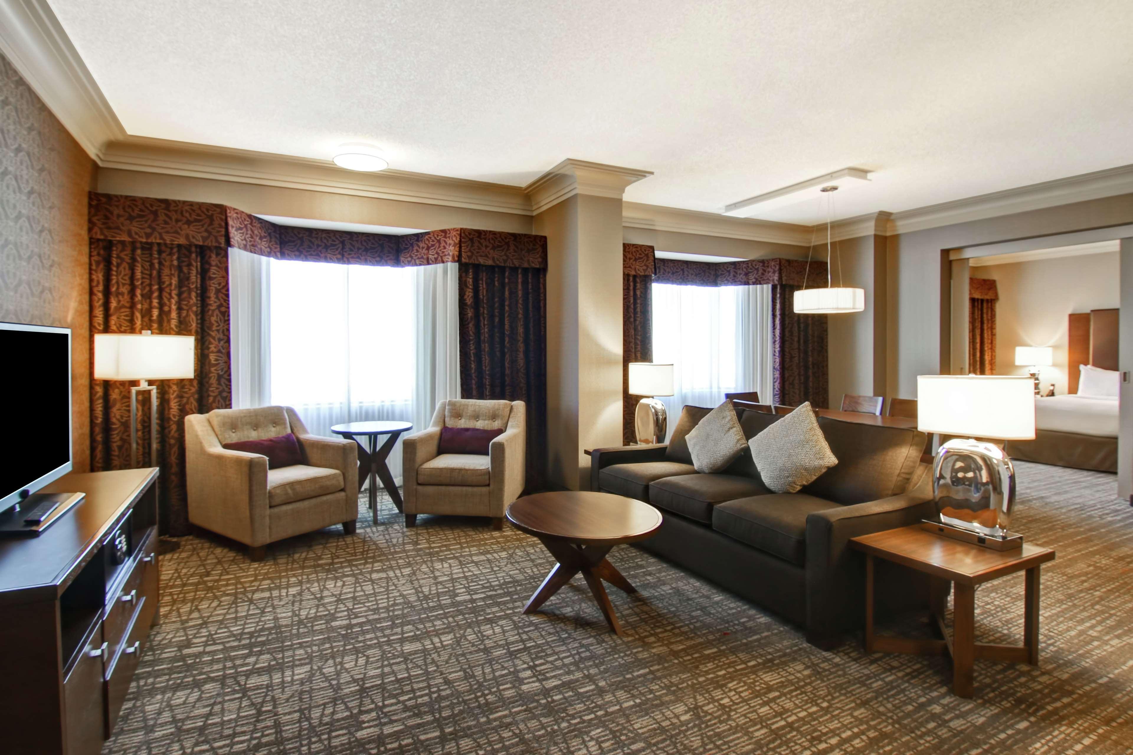 Doubletree By Hilton West Edmonton Exterior foto