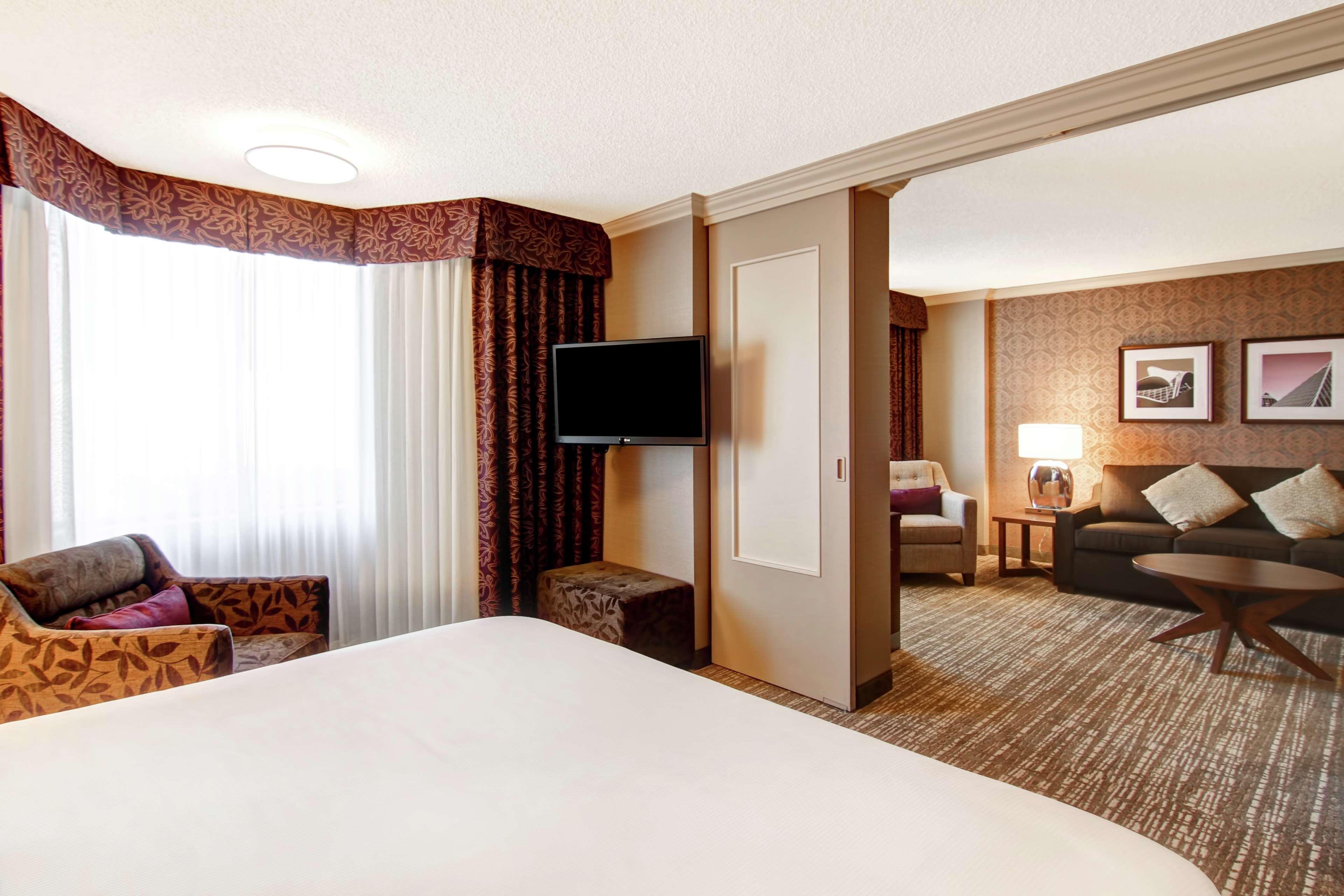 Doubletree By Hilton West Edmonton Exterior foto