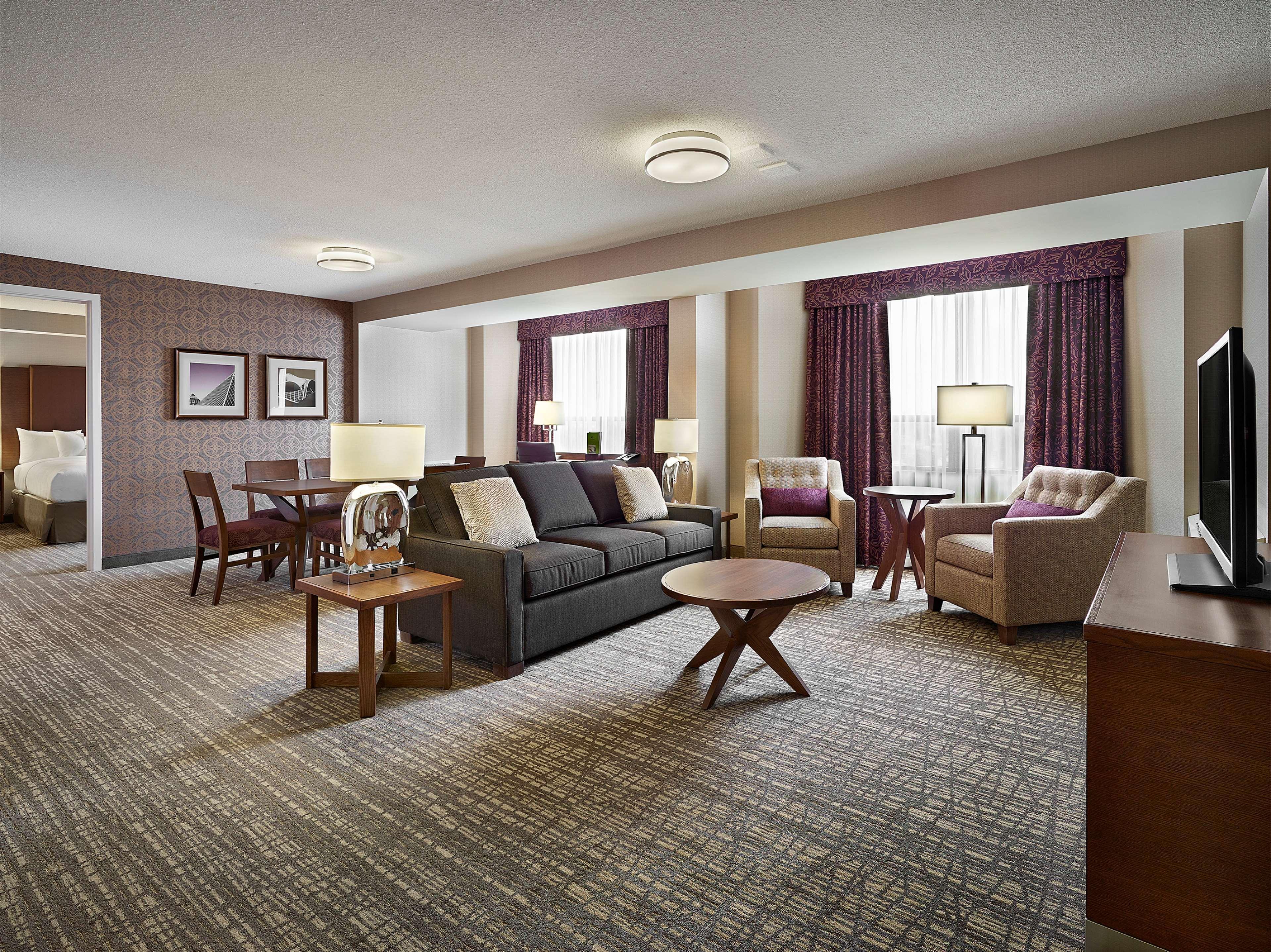 Doubletree By Hilton West Edmonton Exterior foto
