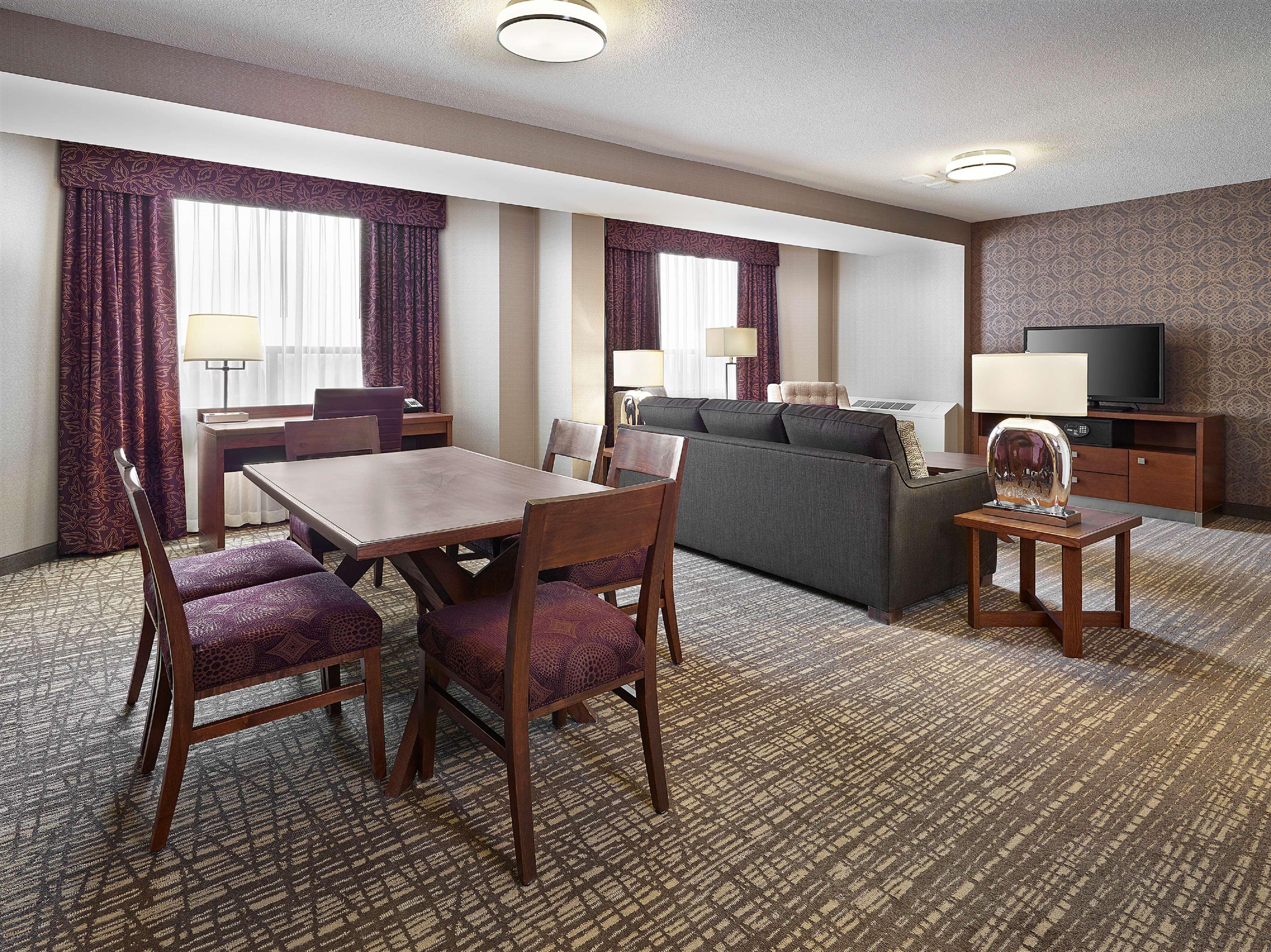 Doubletree By Hilton West Edmonton Exterior foto