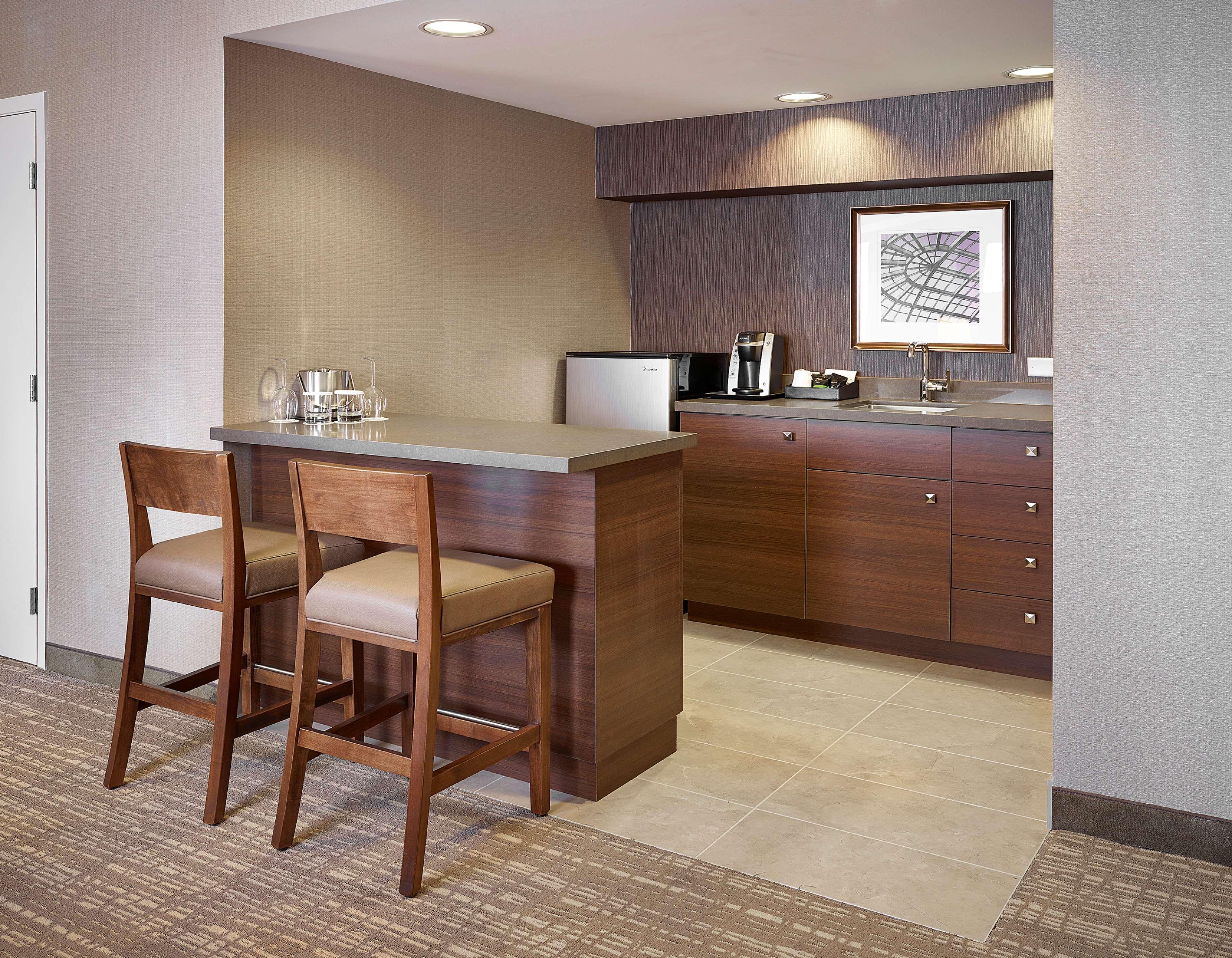 Doubletree By Hilton West Edmonton Exterior foto