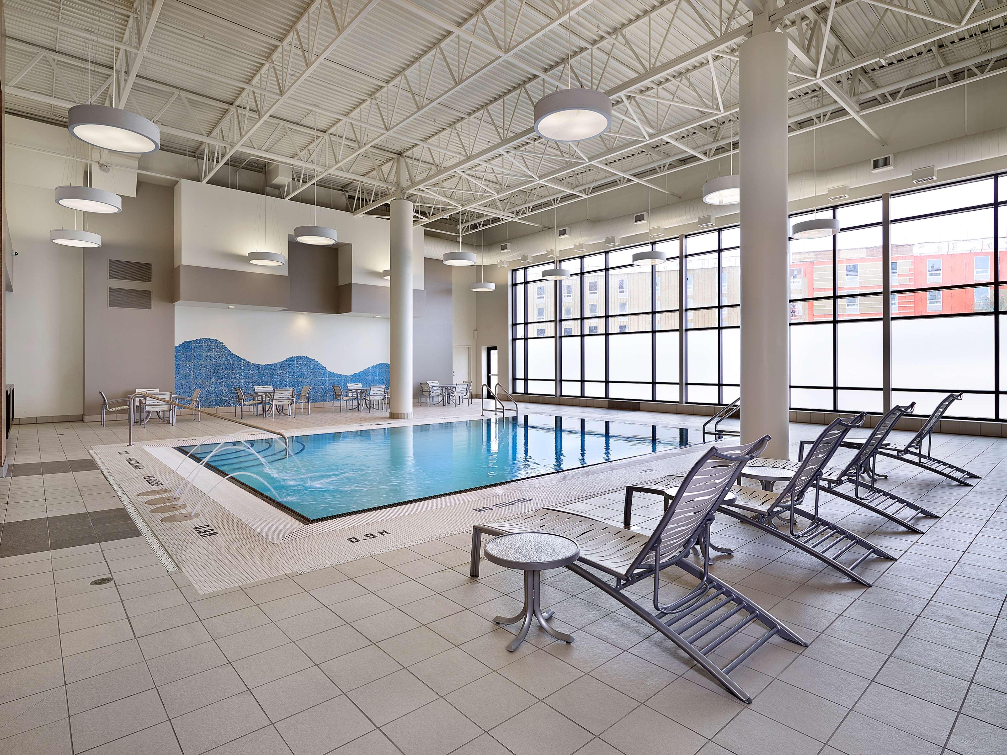 Doubletree By Hilton West Edmonton Exterior foto