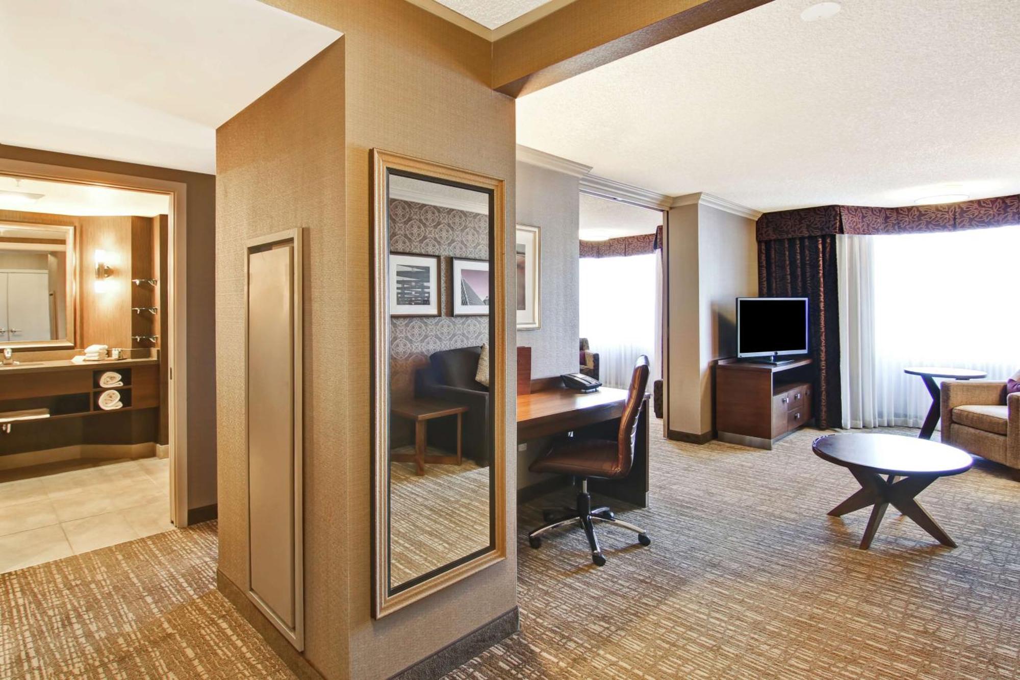 Doubletree By Hilton West Edmonton Exterior foto