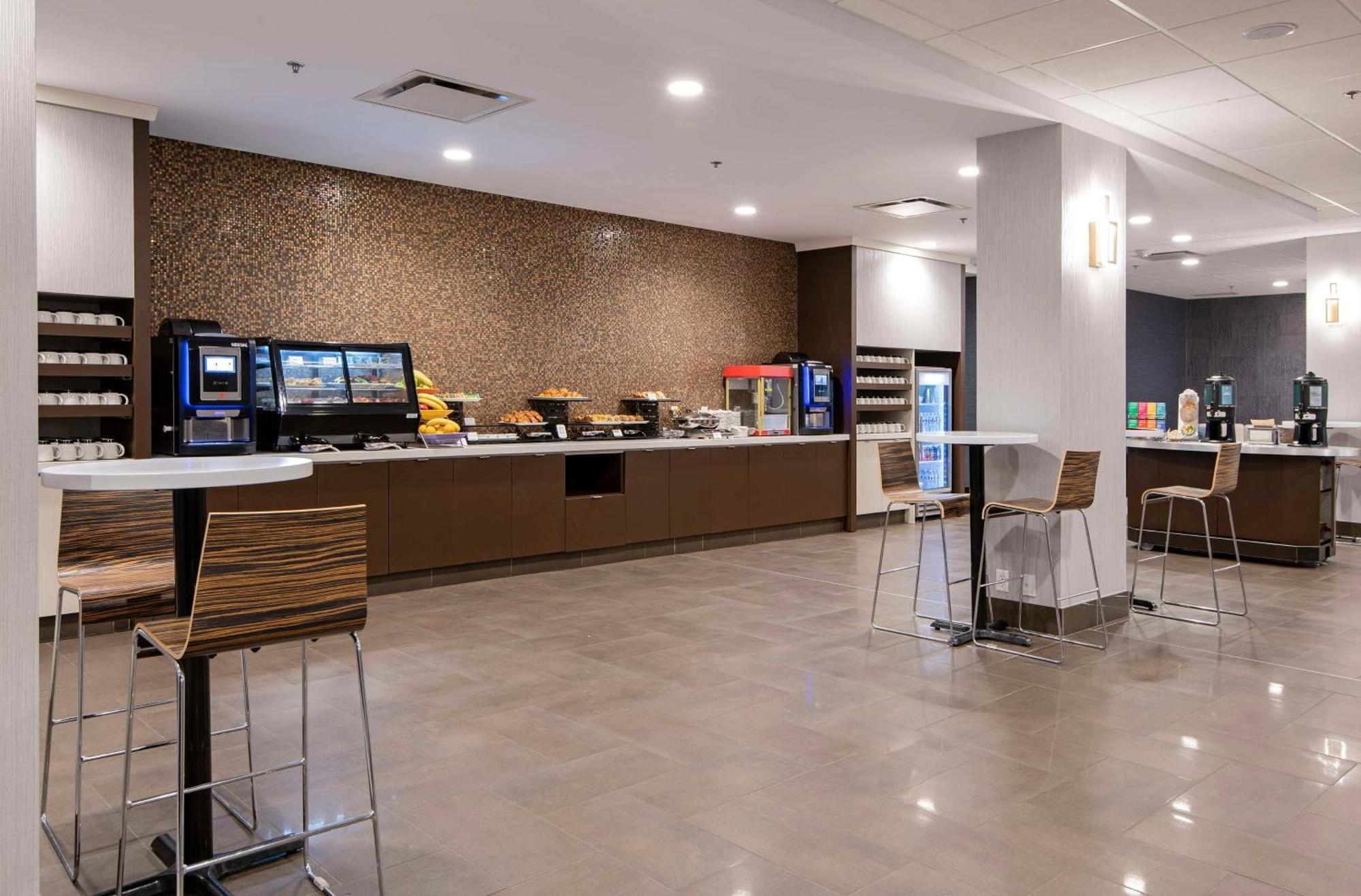 Doubletree By Hilton West Edmonton Exterior foto