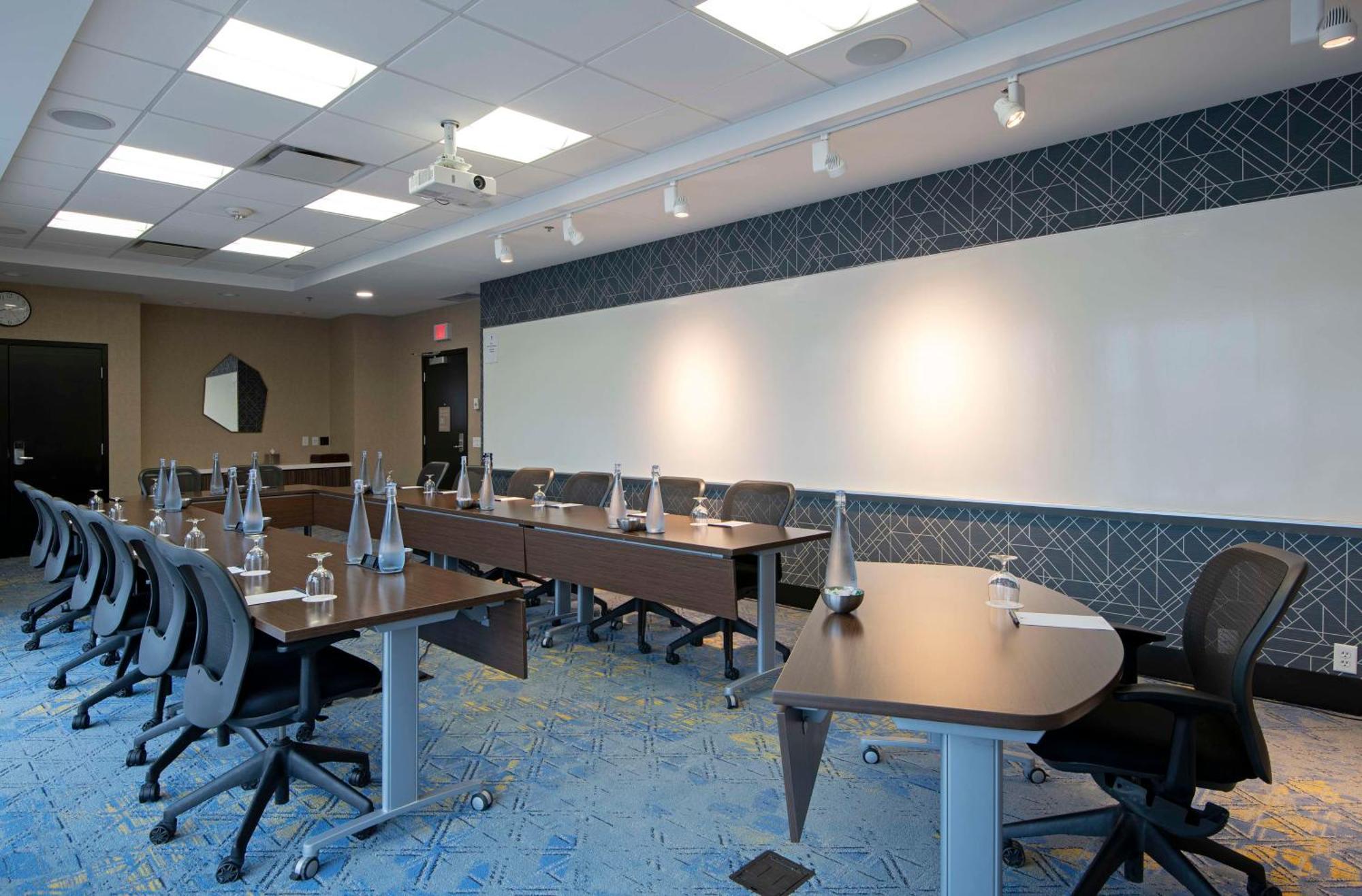 Doubletree By Hilton West Edmonton Exterior foto
