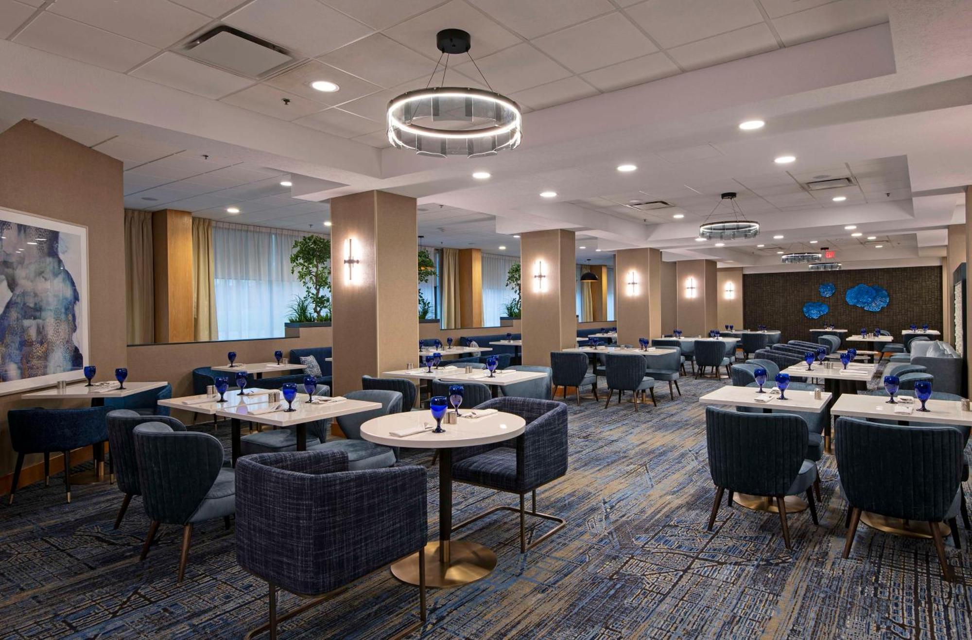 Doubletree By Hilton West Edmonton Exterior foto