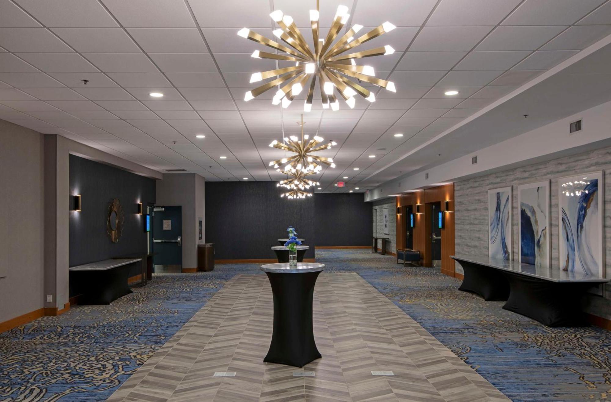 Doubletree By Hilton West Edmonton Exterior foto