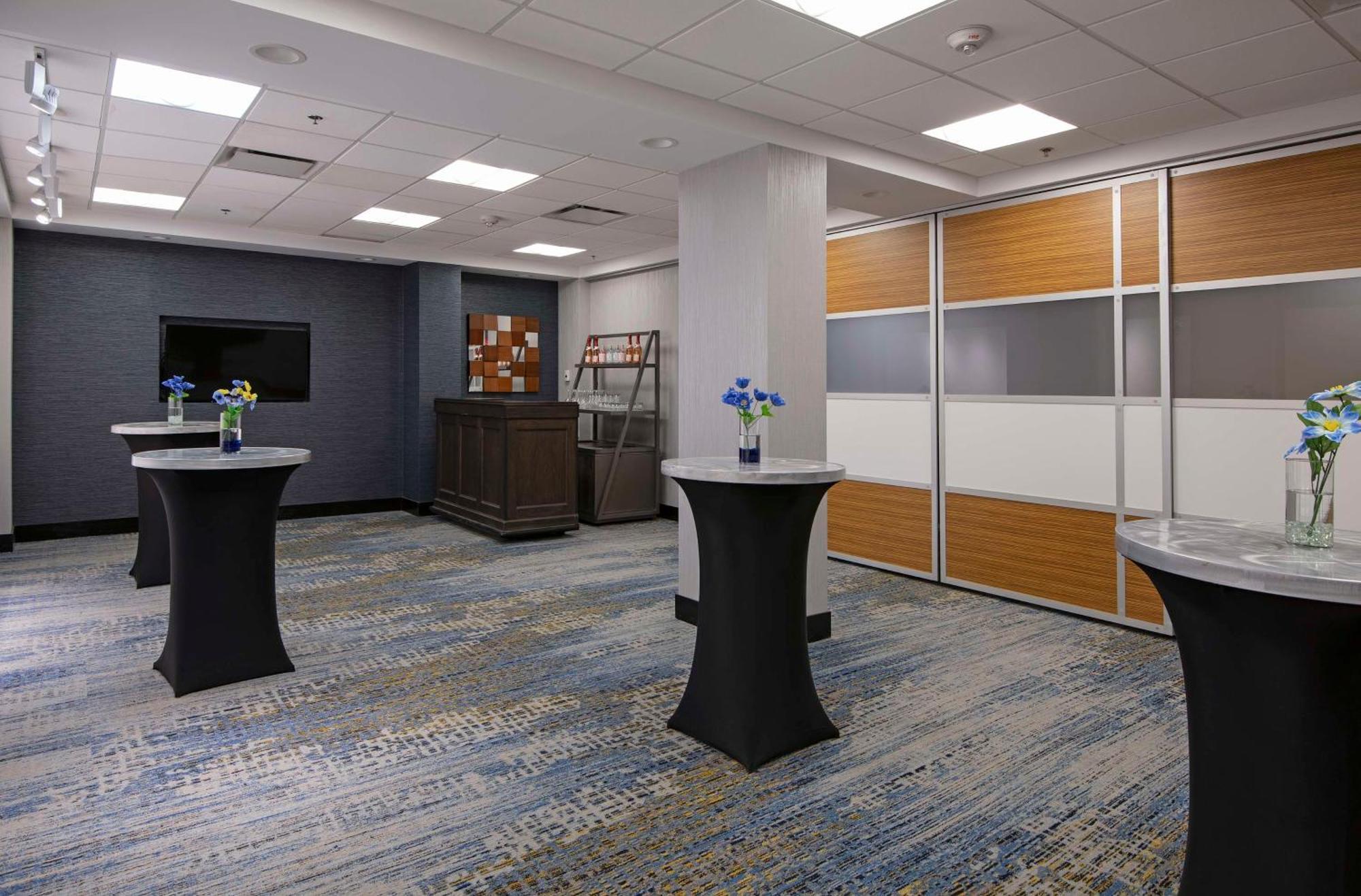 Doubletree By Hilton West Edmonton Exterior foto