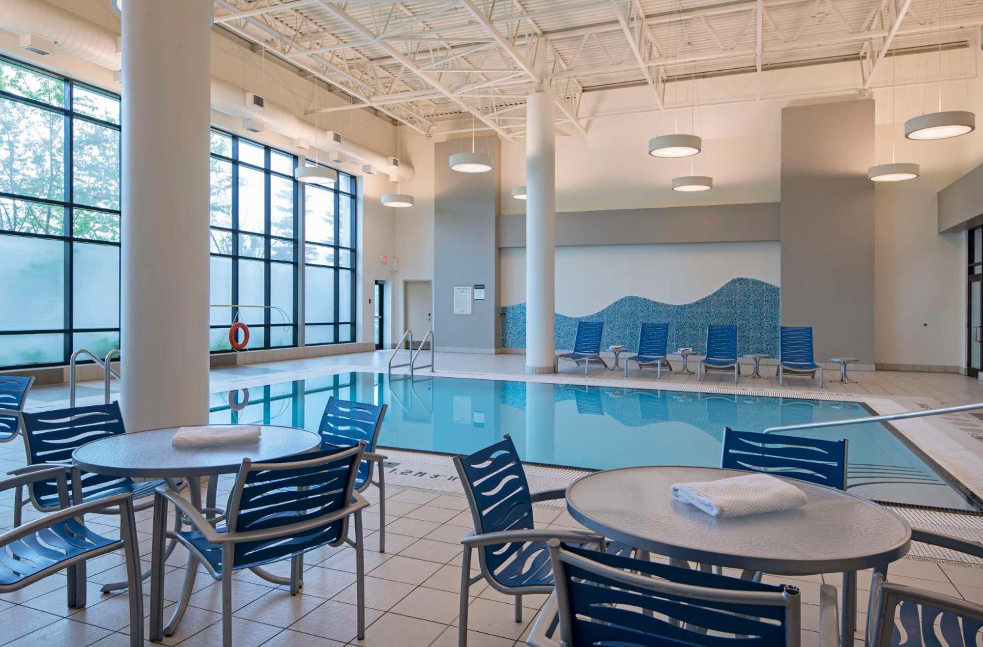 Doubletree By Hilton West Edmonton Exterior foto