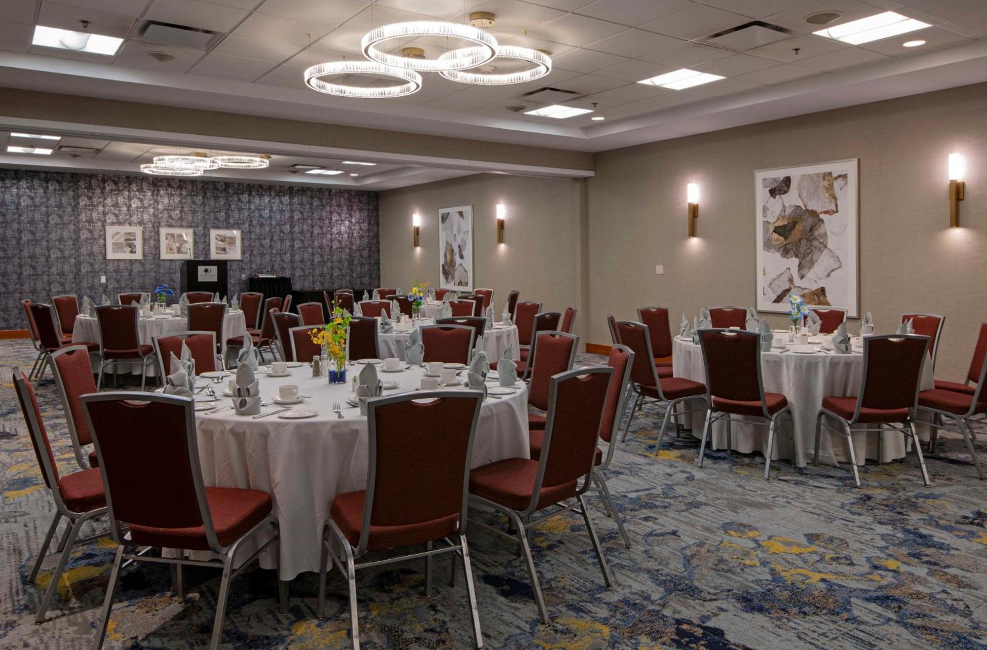 Doubletree By Hilton West Edmonton Exterior foto