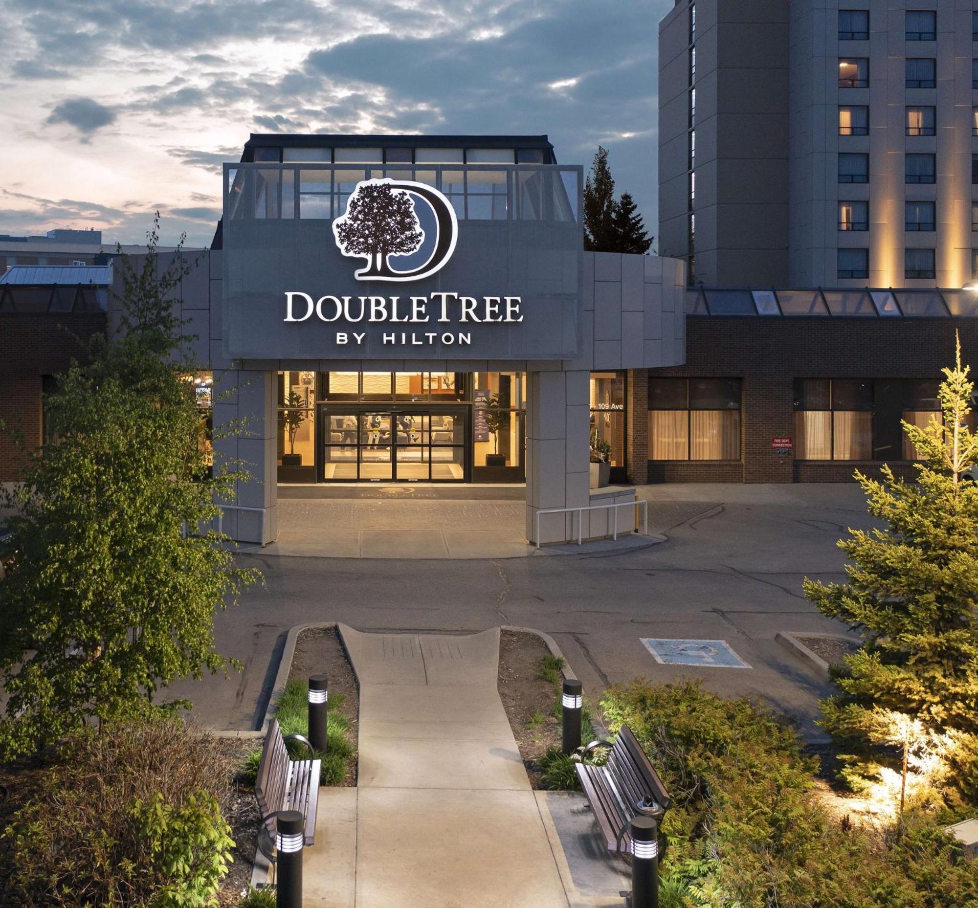 Doubletree By Hilton West Edmonton Exterior foto